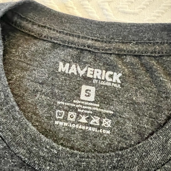 Maverick By Paul Logan  Women's Gray T-Shirt Graphic Art White Bird Image Sz S - Picture 2 of 9